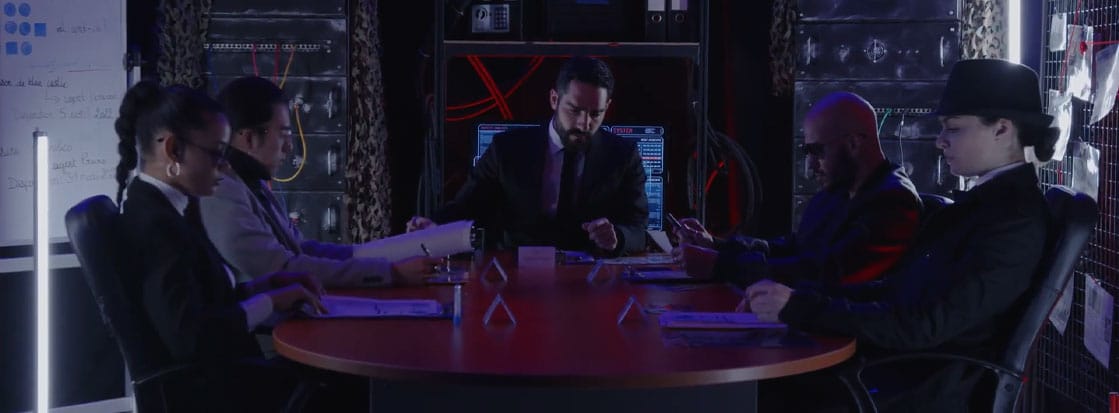 Agents secrets en réunion autour d'une table